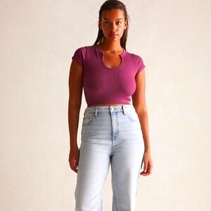 Contour Seamless Notched T-Shirt, Small, Magenta.